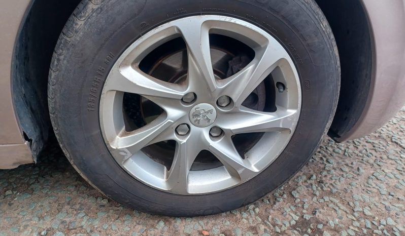 Peugeot 208 1.2 VTi Active Euro 5 3dr full