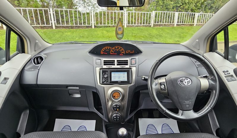 Toyota Yaris 1.4 D-4D T Spirit Euro 5 5dr full