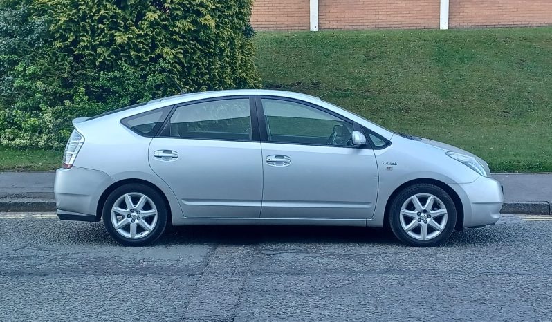 Toyota Prius 1.5 T Spirit CVT 5dr full