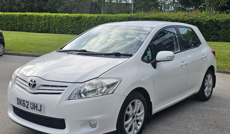 Toyota Auris 1.33 Dual VVT-i Colour Collection Euro 5 (s/s) 5dr full