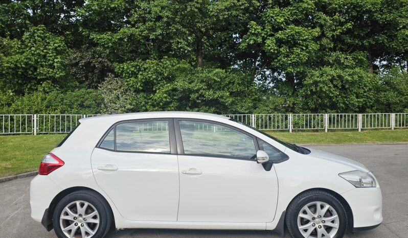 Toyota Auris 1.33 Dual VVT-i Colour Collection Euro 5 (s/s) 5dr full