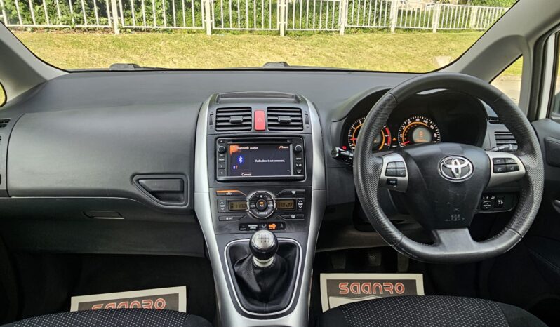 Toyota Auris 1.33 Dual VVT-i Colour Collection Euro 5 (s/s) 5dr full