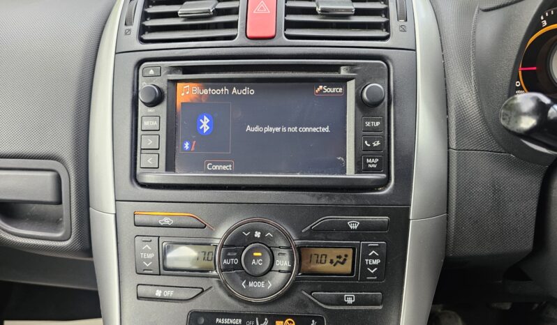 Toyota Auris 1.33 Dual VVT-i Colour Collection Euro 5 (s/s) 5dr full