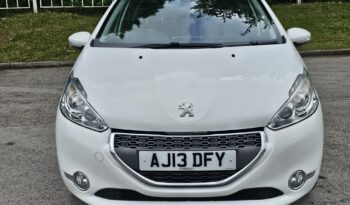 Peugeot 208 1.2 VTi Allure Euro 5 5dr full