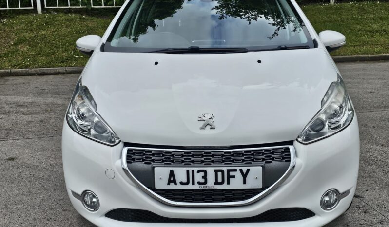 Peugeot 208 1.2 VTi Allure Euro 5 5dr full