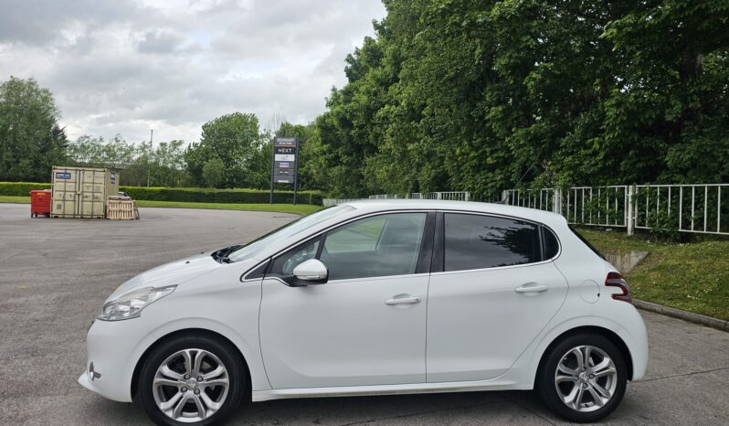 Peugeot 208 1.2 VTi Allure Euro 5 5dr full