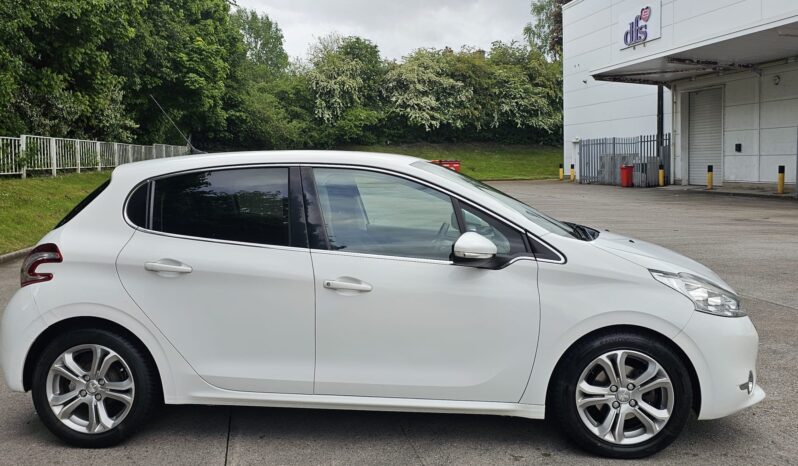 Peugeot 208 1.2 VTi Allure Euro 5 5dr full