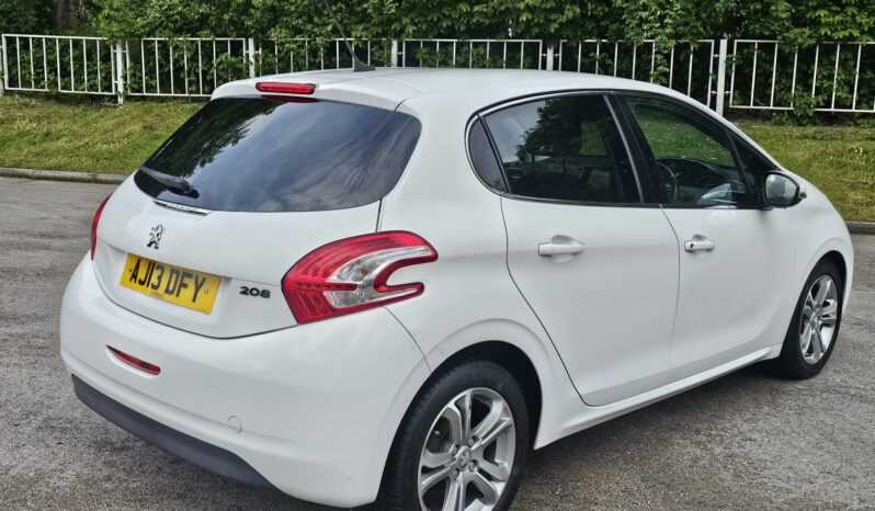 Peugeot 208 1.2 VTi Allure Euro 5 5dr full
