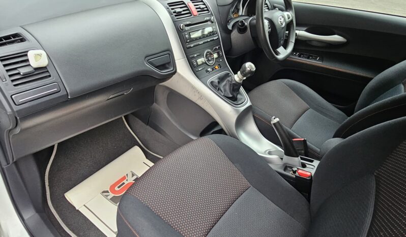 Toyota Auris 1.6 V-Matic SR Euro 5 5dr full