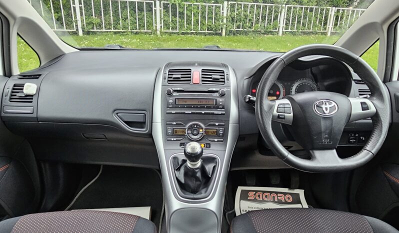 Toyota Auris 1.6 V-Matic SR Euro 5 5dr full