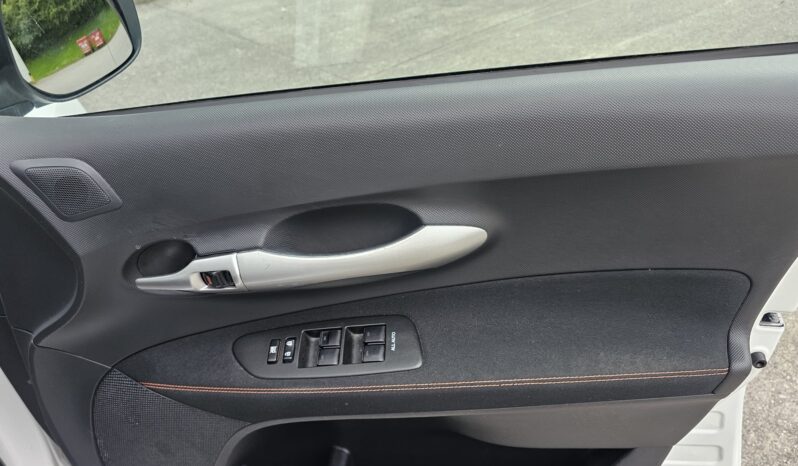Toyota Auris 1.6 V-Matic SR Euro 5 5dr full
