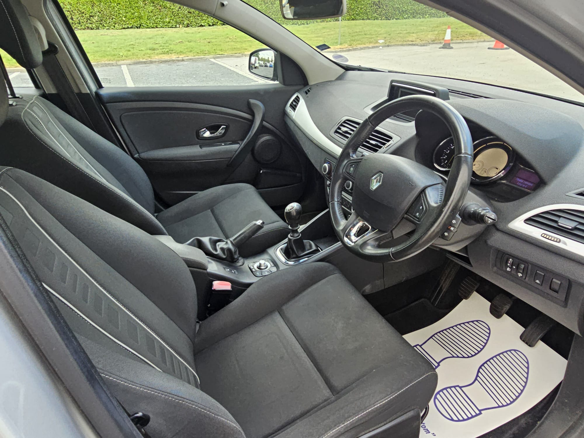 Renault Megane 1.6 16V Dynamique TomTom Euro 5 5dr