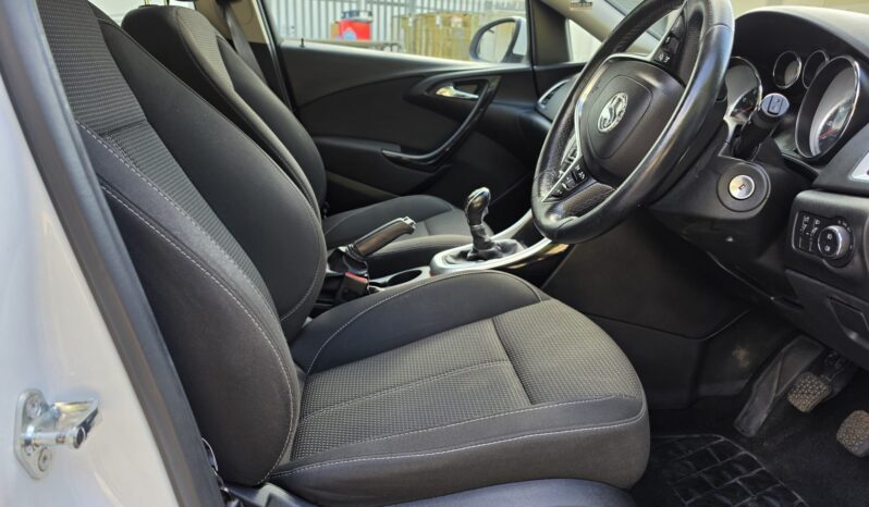 Vauxhall Astra 1.4i SRi Euro 6 5dr full