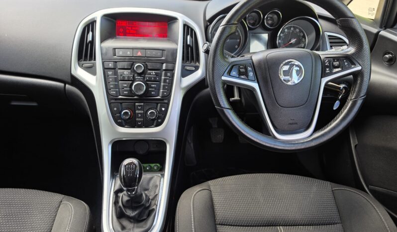 Vauxhall Astra 1.4i SRi Euro 6 5dr full