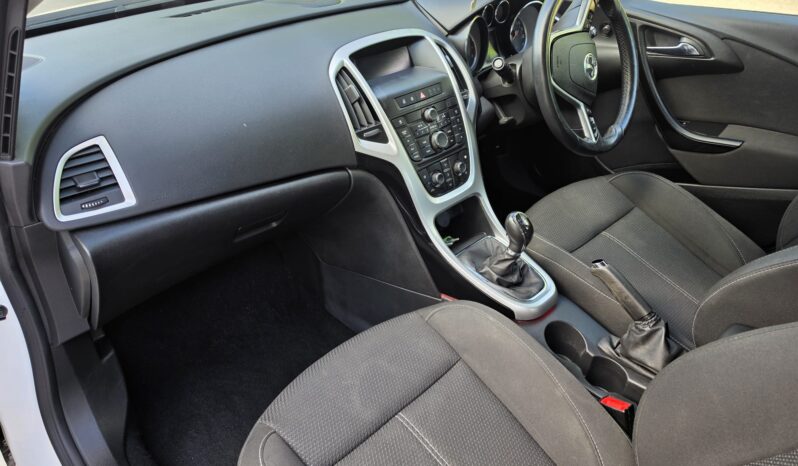 Vauxhall Astra 1.4i SRi Euro 6 5dr full