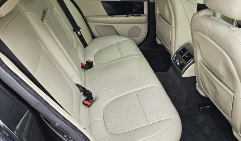 Jaguar XF 3.0d S V6 Premium Luxury Auto Euro 5 4dr full