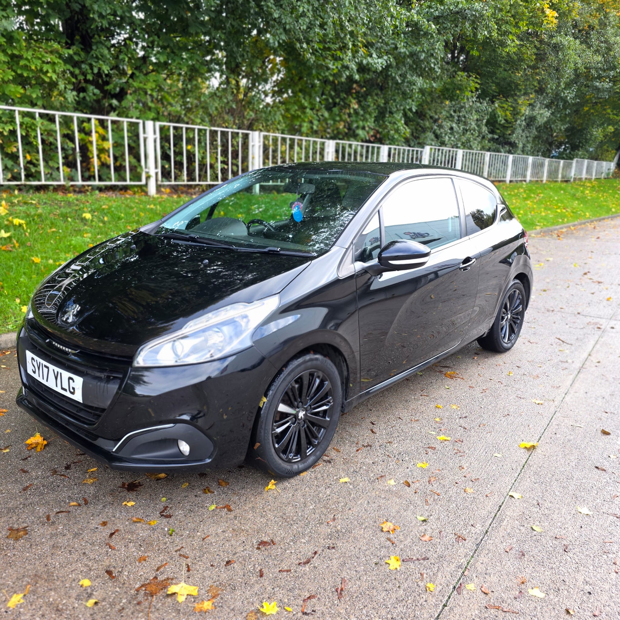 Peugeot 208 1.2 PureTech Black Edition Euro 6 3dr