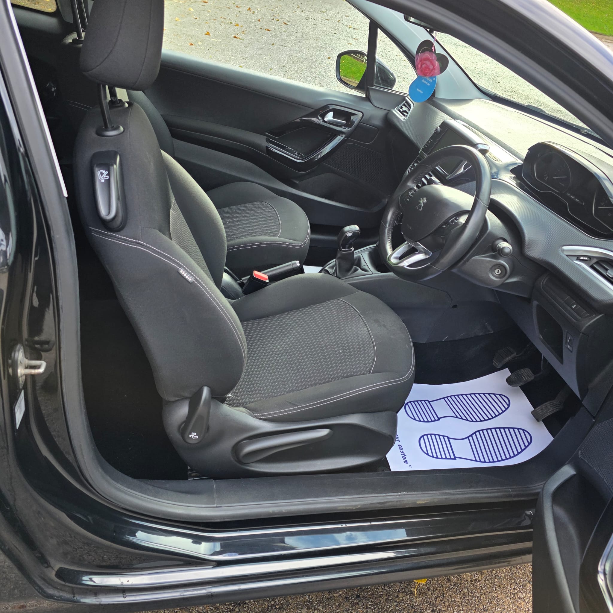 Peugeot 208 1.2 PureTech Black Edition Euro 6 3dr