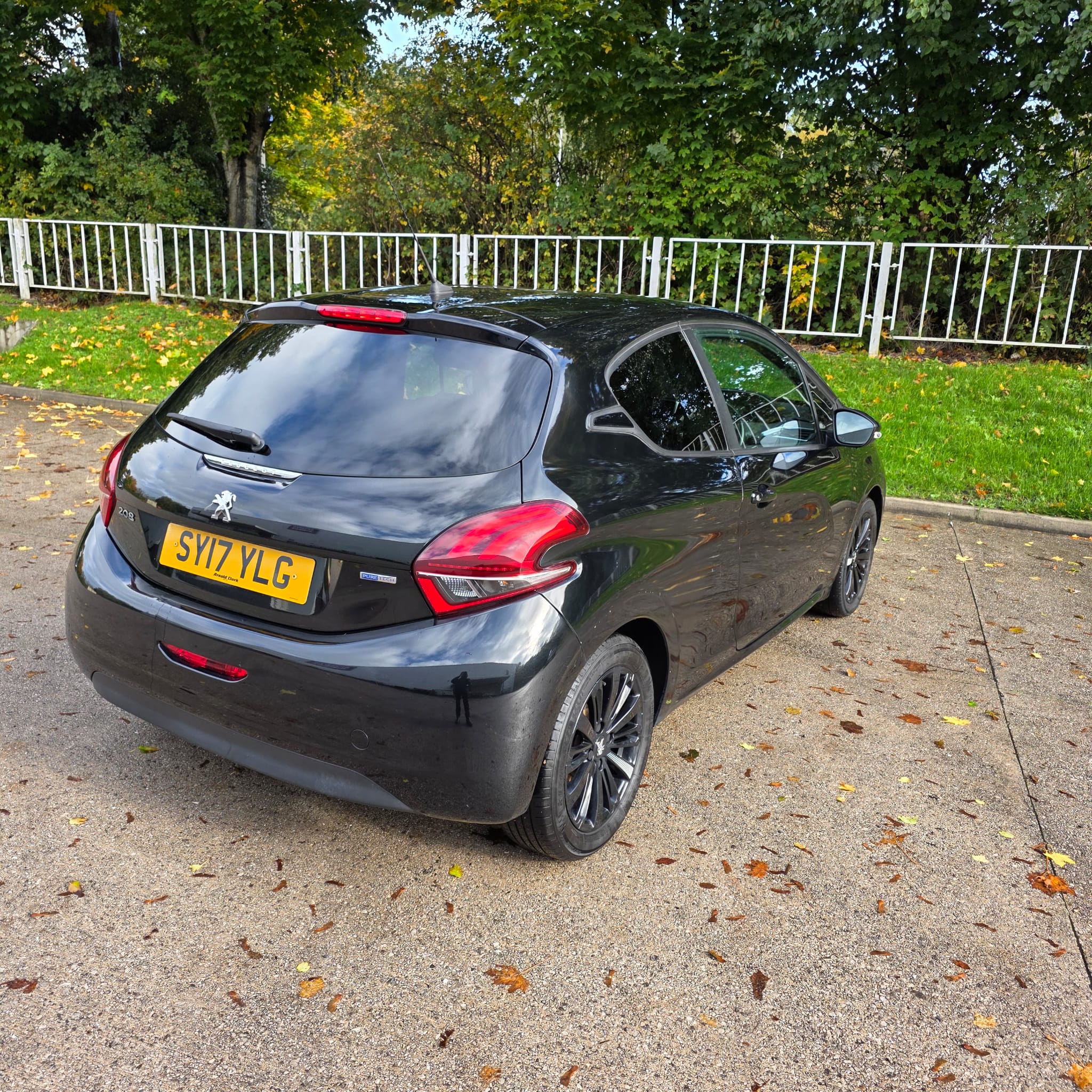 Peugeot 208 1.2 PureTech Black Edition Euro 6 3dr