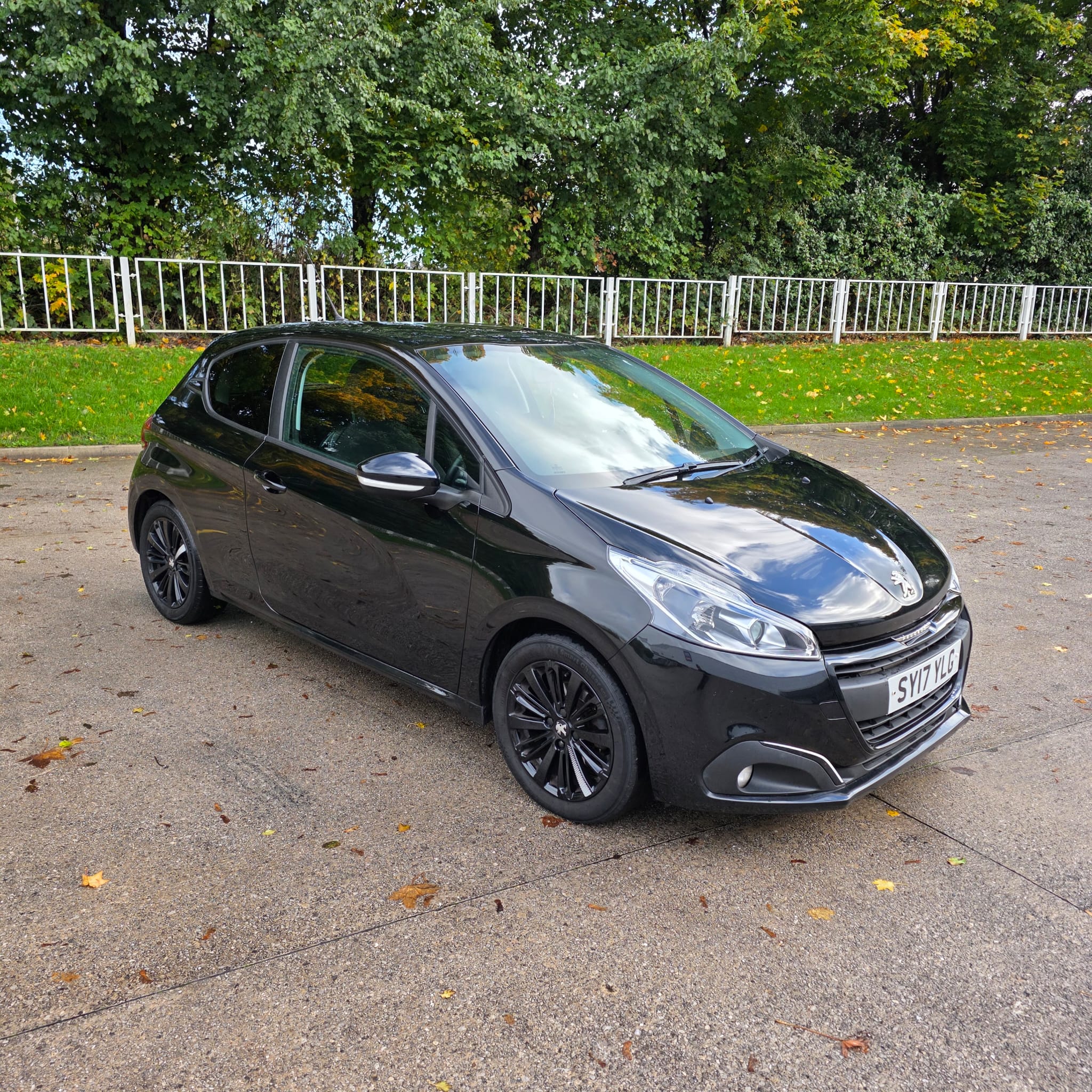 Peugeot 208 1.2 PureTech Black Edition Euro 6 3dr